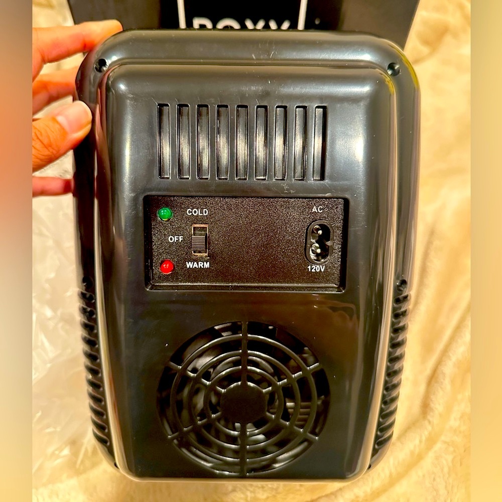 Boxycharm Mini Thermoelectric Cooler & Warmer Make Up Fridge, Black, Capacity 4L - Picture 9 of 16